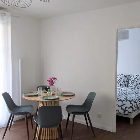 - Hotel, Proche Et Paris, Parking, Wifi *