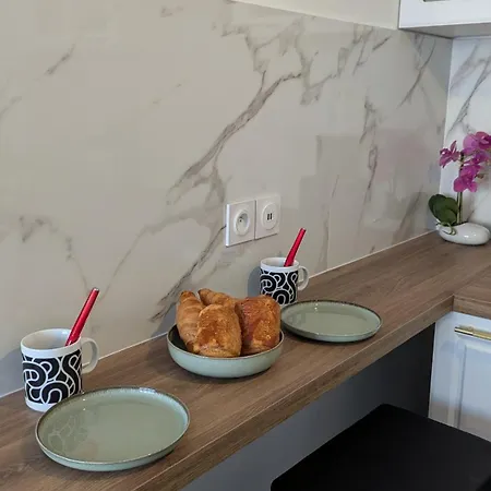 - Hotel, Proche Et Paris, Parking, Wifi Apartment *